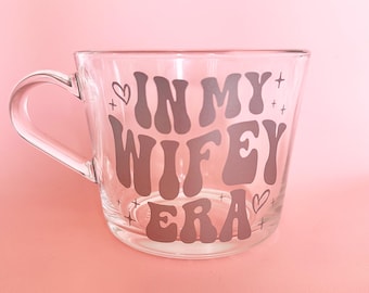 Taza de café de cristal "In My Wifey Era", regalo para la novia, regalo para la despedida de soltera.