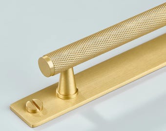 Meridian Knurled Brass Cabinet Handle With Backplate – Gold Drawer Pull