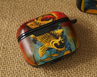 Funda para AirPods de piel con diseño de pez dibujado a mano: grabado de nombre personalizado