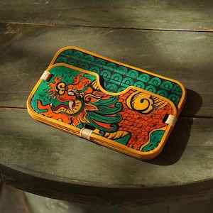 Tarjetero Pi Xiu - Cartera de piel de vacuno con diseño a mano - Feng Shui para atraer la riqueza - Tarjetero de piel auténtica hecho a mano
