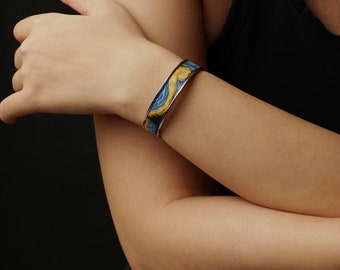 Handgezeichnetes Sternenklare Nacht Design für Leder Armreif - Künstlerisch gefertigte Ledermanschette - Handgefertigter Titan Stahl Schmuck - Van Gogh Inspo