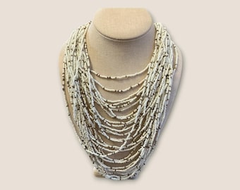 Collar de cuentas de múltiples hilos con cuentas de vidrio blancas y bronce de estilo boho ajustables de 76 cm (30 pulgadas).