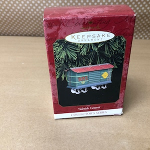 Hallmark Keepsake Ornament/ 1997/ Collector&#39;s Series -Yuletide Central Series/ # 4/Yuletide Central/ Ornament