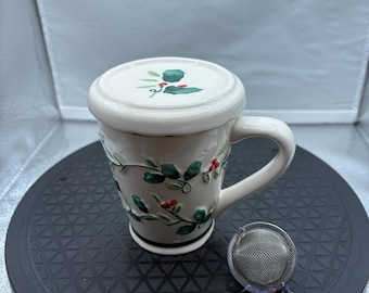 Pfaltzgraff/Winterberry/ Covered Mug with Infuser/ Holly berry covered mug with tea infuser