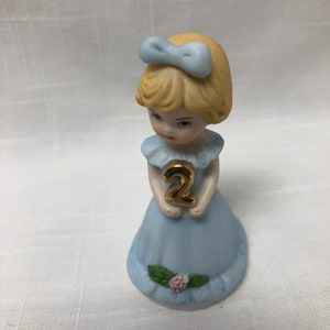 Growing up Birthday girls/age 2/birthday figurine