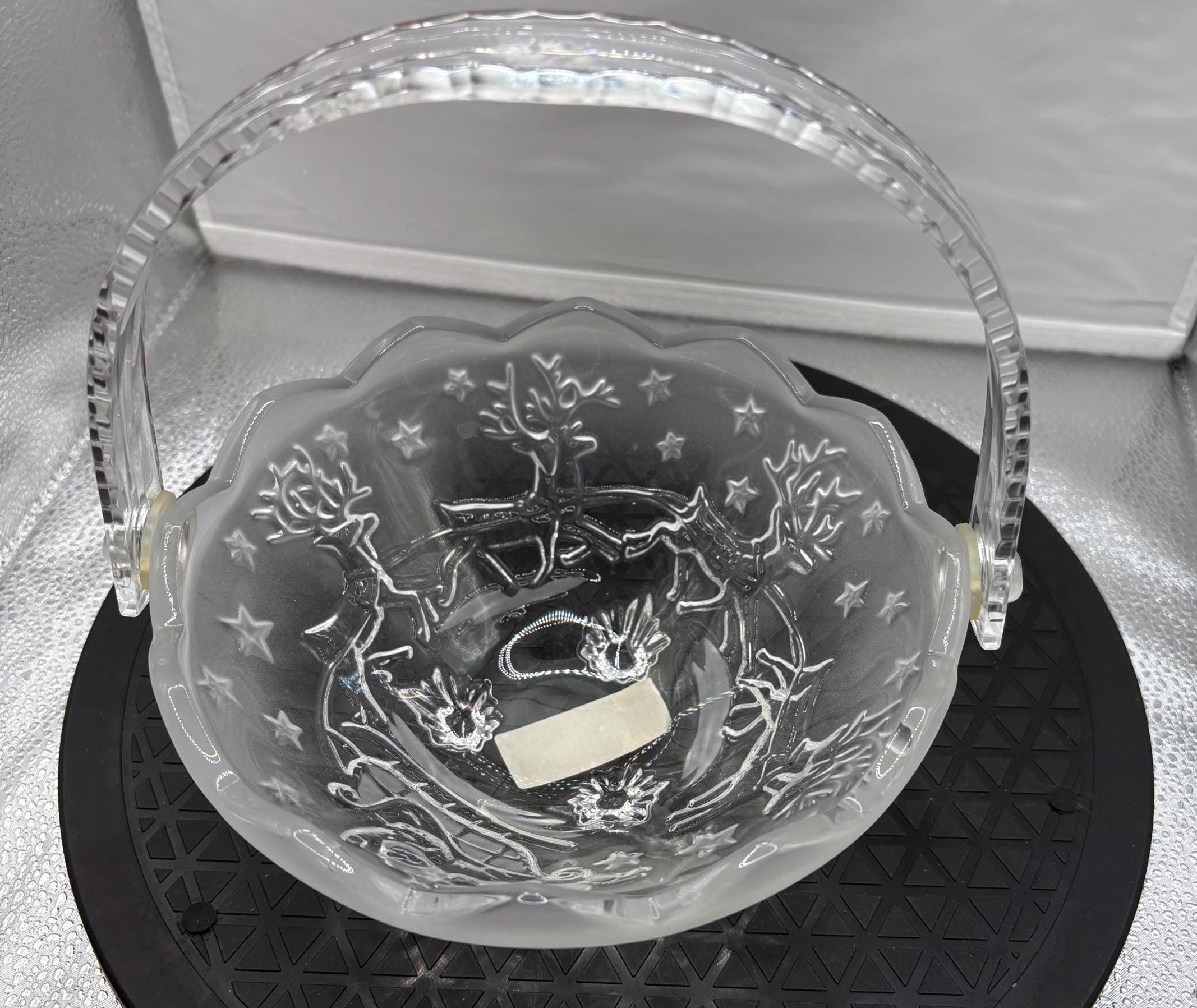 Mikasa/sa 958/524 Silent Night Handled Crystal Basket/santa and