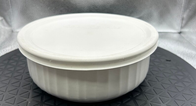 Corning Ware/24 ounce/ French White Round Bowl with Plastic lid/ Bowl with lid image 1