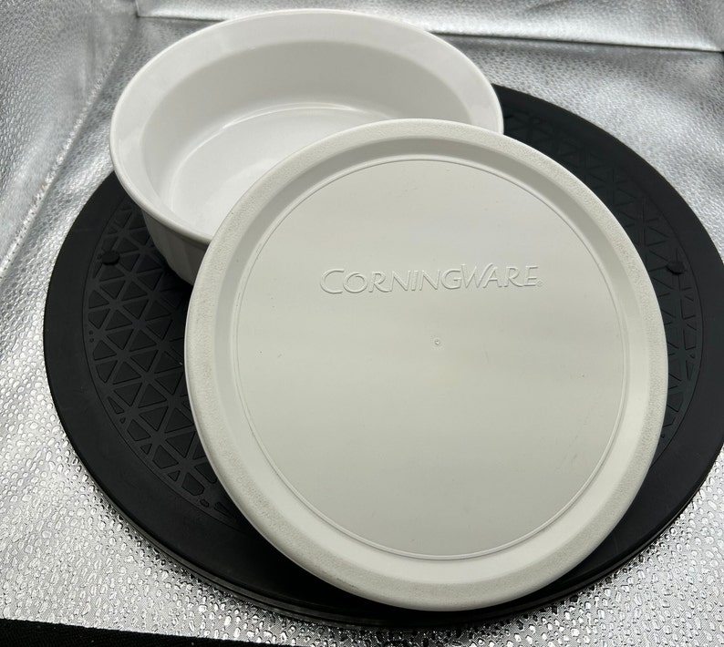 Corning Ware/24 ounce/ French White Round Bowl with Plastic lid/ Bowl with lid image 4