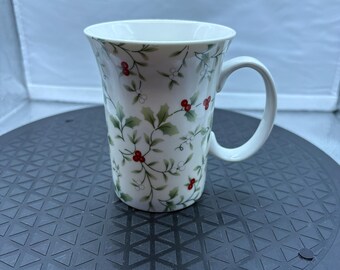 Pfaltzgraff/ Winterberry mug/ Holly and Berries Design Mug/ Mug