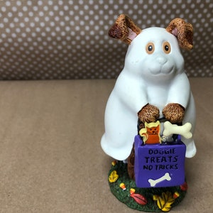 FIGI/ Dog Ghost Trick-Or-Treater Jiggler/ Dog Trick-or-treater/ Halloween jiggler