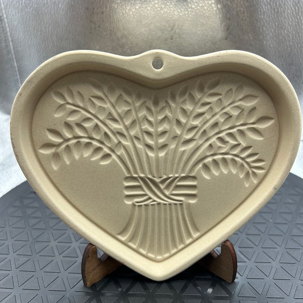 Pampered Chef/2004/Family Heritage Stoneware/ "Bountiful Heart" Cookie Mold/ Cookie Mold