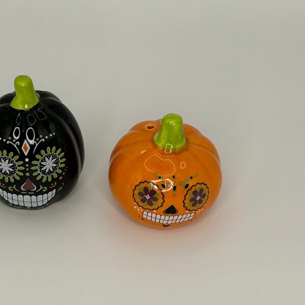 Orange & Black Jack-O-Lantern Salt and Pepper Shakers/ Jack-O-Lantern salt and pepper shakers/ Salt and Pepper Shakers