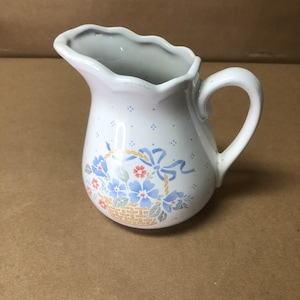 Corning Ware /Blue ribbon basket creamer/ creamer