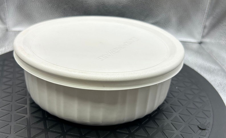 Corning Ware/24 ounce/ French White Round Bowl with Plastic lid/ Bowl with lid image 2