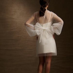 Mini robe de mariée, robe de réception, robe de mariée courte à manches longues, robe de mariée plissée en tulle Viviane image 7