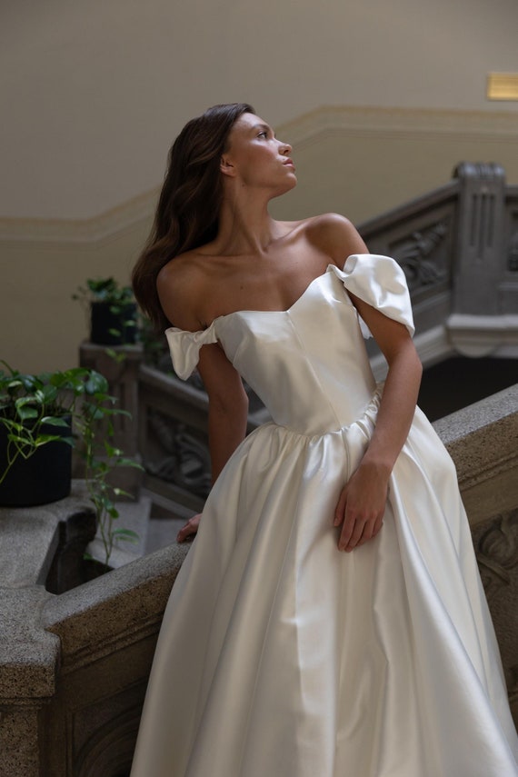 Sweetheart Long A-line Ivory Satin Wedding Dresses, Old Fashion Bridal Gown, Elegant Wedding Dresses Sweetheart Long A-line Ivory Satin Wedding Dresses, Old Fashion Bridal Gown, Elegant Wedding Dresses
