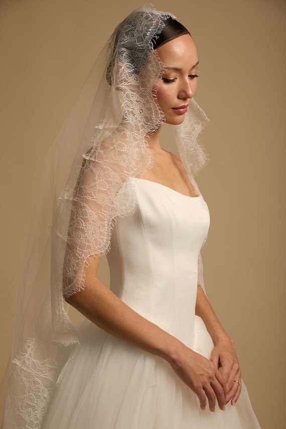 Kayla veil |  Lace wedding veil, wedding veil, сhantilly wedding veil, spanish veil