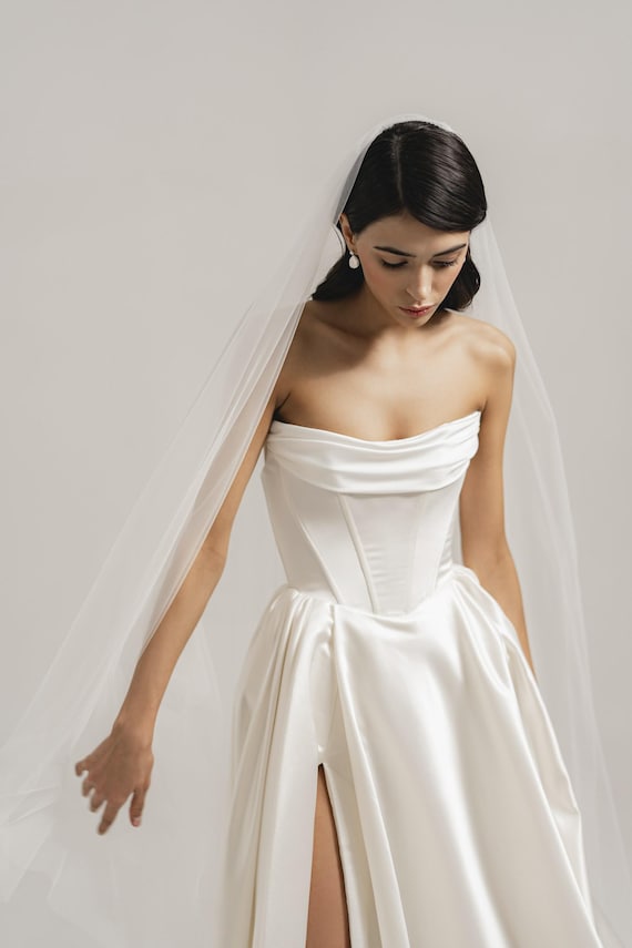 サテン アイボリー ウェディング ドレス、コルセット ウェディング  