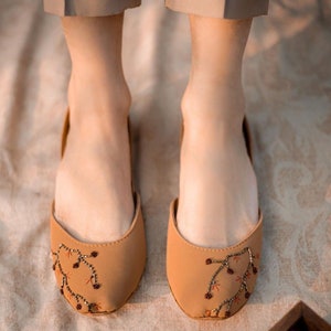 FOOTWEAR JUTTIS, BALLET Flats,Flats Juttis, Juttis, Punjabi Juttis, Embroidery Juttis, Bridal Flats shoes, Jutti Pumps, Best Gift For Her