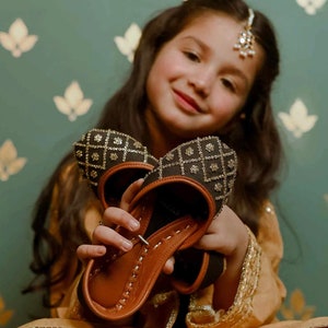 Baby girl punjabi jutti hot sale