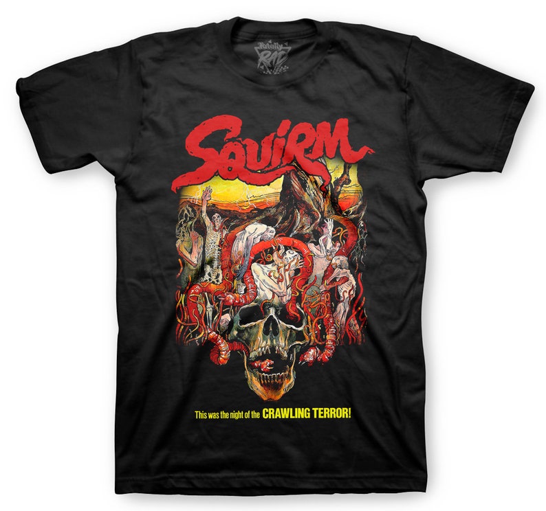 K&ouml;nnte beinhalten: Schwarzes T-Shirt mit einem roten und gelben Motiv eines Sch&auml;dels, umgeben von Schlangen, und dem Text "Squirm This was the night of the CRAWLING TERROR!"