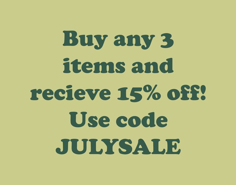 Puede incluir: Texto verde sobre un fondo verde claro que dice "Compra 3 art&iacute;culos y recibe un 15% de descuento! Usa el c&oacute;digo JULYSALE"