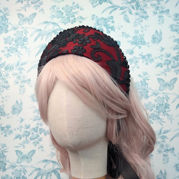 Accessoire cheveux diadème couronne gothique Renaissance en dentelle rouge et noire