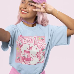 Cat with Strawberry Milk T-shirt, Funny Retro Japanese Kawaii Milk Carton, Otaku Aesthetic Anime Girl Shirt, Harajuku Pastel Goth Shirt zdjęcie 6