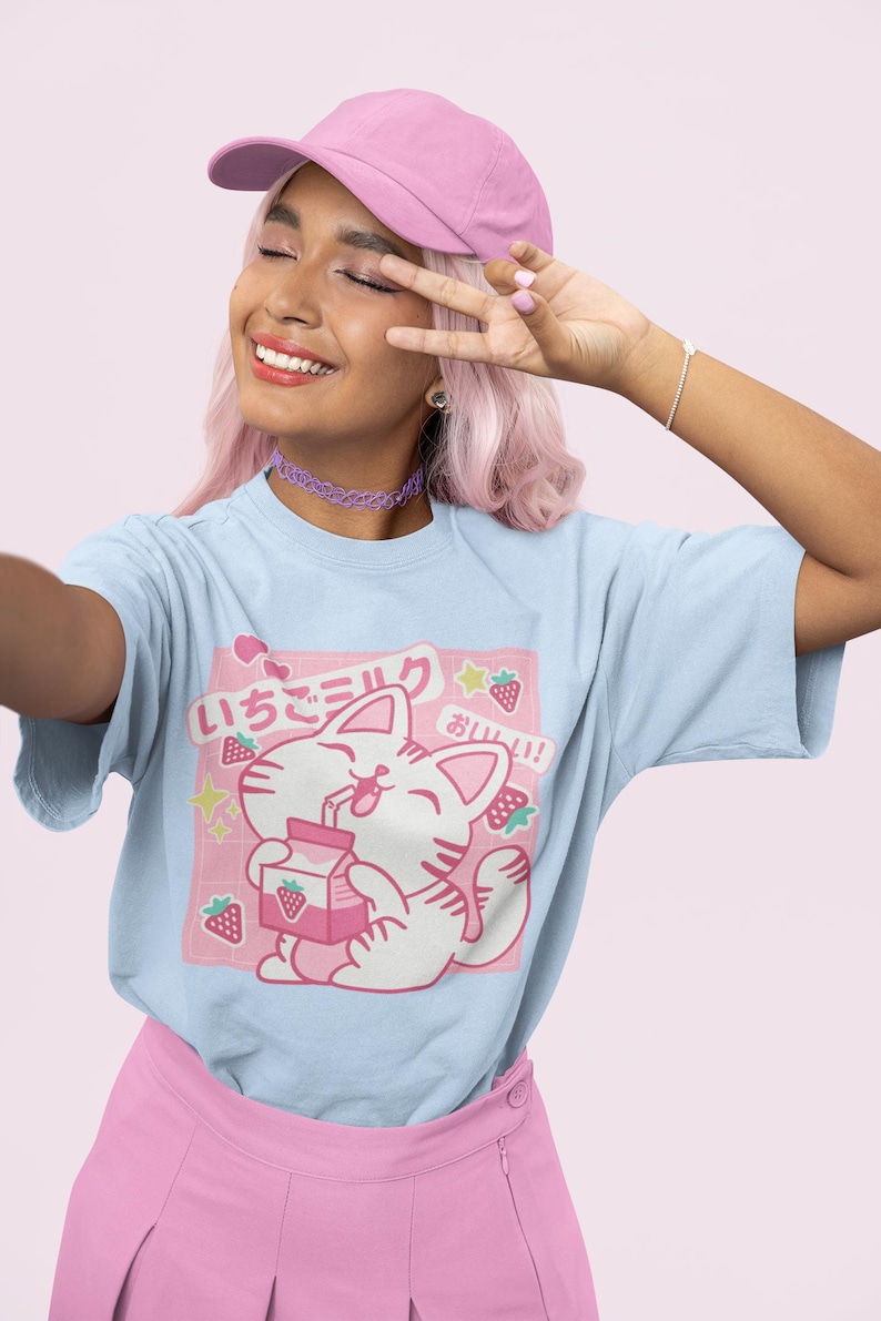Cat with Strawberry Milk T-shirt, Funny Retro Japanese Kawaii Milk Carton, Otaku Aesthetic Anime Girl Shirt, Harajuku Pastel Goth Shirt zdjęcie 6