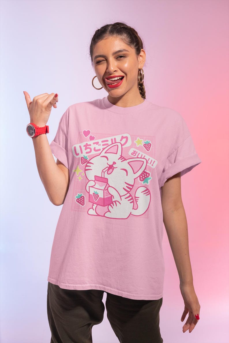 Cat with Strawberry Milk T-shirt, Funny Retro Japanese Kawaii Milk Carton, Otaku Aesthetic Anime Girl Shirt, Harajuku Pastel Goth Shirt zdjęcie 3