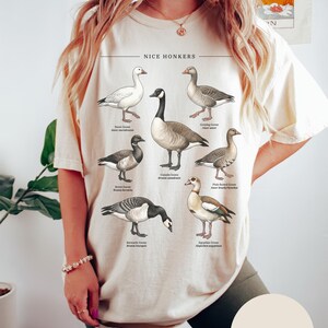 Nice Honkers Shirt, Funny Silly Goose Tee, Vintage Bird Field Guide Shirt, Cottagecore Animal Shirt, Bird Lover Gift, Subtle Humor Tee bild 2