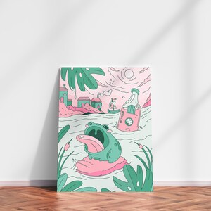 Peut inclure: Une grenouille verte avec la bouche ouverte et la langue qui sort, assise sur un radeau rose dans une &eacute;tendue d'eau bleue. Une bouteille rose avec le mot "Sodapop" dessus flotte dans l'eau. L'arri&egrave;re-plan est un paysage rose et vert avec des maisons et des palmiers.