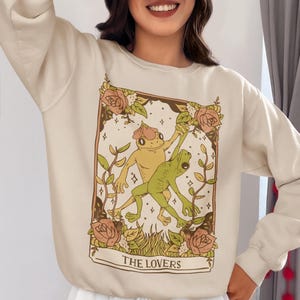 Frog & Toad The Lovers Tarot Card Shirt, Retro Frog Sweatshirt, Cottagecore Clothing Dark Academia Art Sweater, Light Academia Clothes