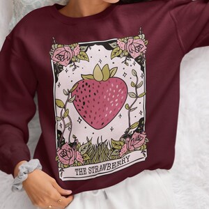 Strawberry Sweater Tarot Card Shirt, Celestial Witchy Cottagecore Clothing, Vintage Goblincore Clothes Strawberry Aesthetic Academia Shirt Bild 6