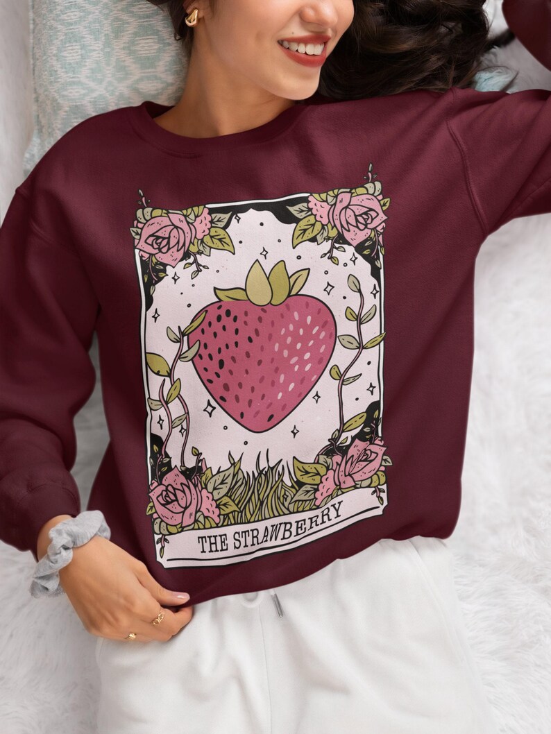 Strawberry Sweater Tarot Card Shirt, Celestial Witchy Cottagecore Clothing, Vintage Goblincore Clothes Strawberry Aesthetic Academia Shirt Bild 6