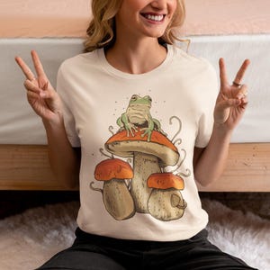 Frog with Mushroom Shirt, Cottagecore Clothing, Forest Fairycore Goblincore Shirt, Frog Shirt, Fantasy Shirt, Frog Shirt, Mushrooms Shirt