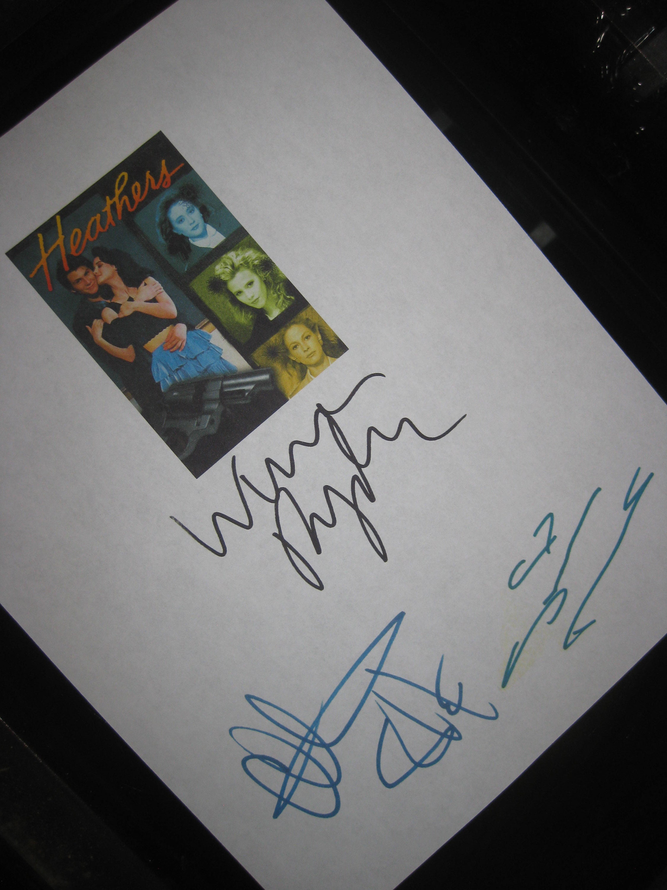 Подпись brown. Autograph band logo. Оливер три автограф. Автограф группы европа. Сталлоне роспись.