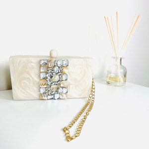 Embrague de caja de resina de lujo con piedras, cristales y perilla de perla, bolso nupcial, bolso de dama de honor, ropa de fiesta, bolso de diseñador de noche, regalo para la novia