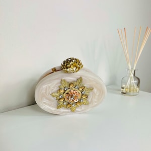 Cartera de resina hecha a mano con adornos (piedras de cristal), cartera de novia de lujo con pomo de flor de loto, cartera de boda para mujer, regalo de dama de honor