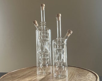 Artful 2-in-1 oil and vinegar bottle | Gift for mom | Housewarming gift | Luxurious serving | Sustainable kitchen accessories