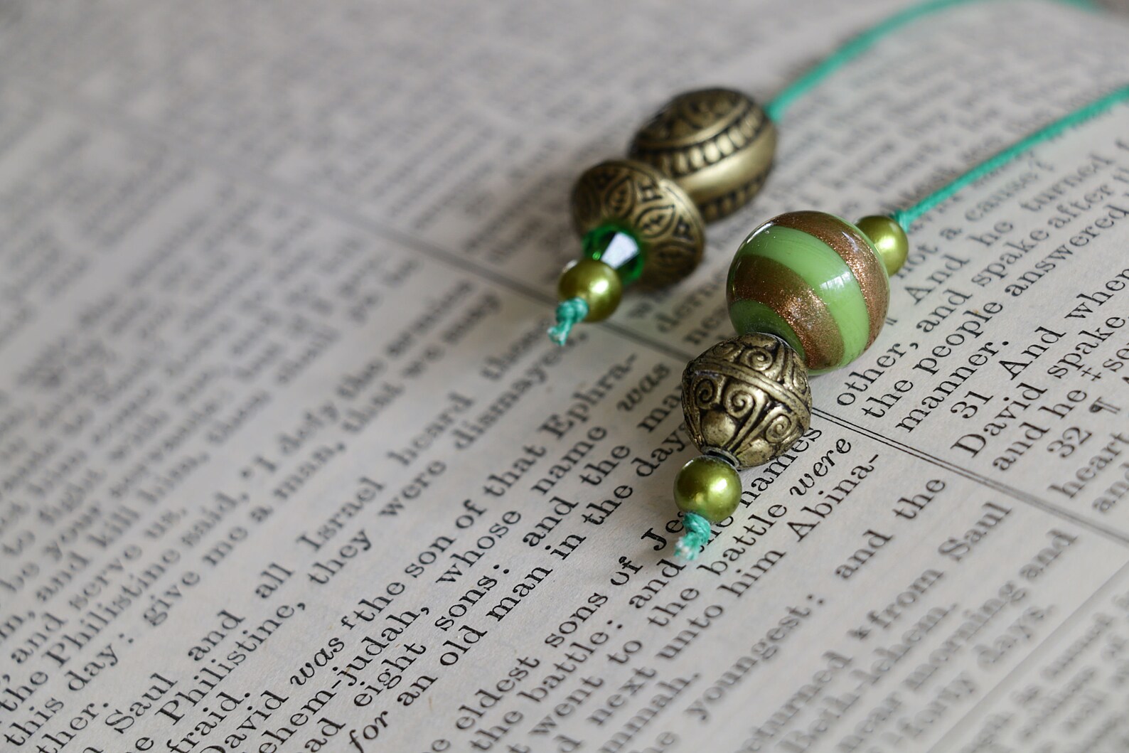 Marcador cálido de bronce verde terroso. Marcador de cuentas. | Etsy