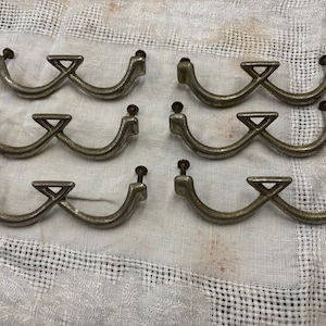 Vintage Drawer Pulls set of 6 matching 4.5” center, Large Bold 1970s Furniture Pulls, Brass tone drawer pulls, dresser drawer hardware