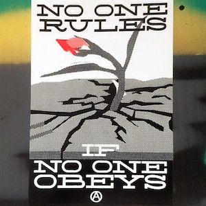 Anarkistiskt klistermärke: Ingen styr om ingen lyder (klistermärkespaket med 1/5/10/25)