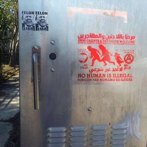 Stencil: No Human is Illegal (stencil 8,75 x 11 inch gesneden uit 7 mil mylar) afbeelding 4