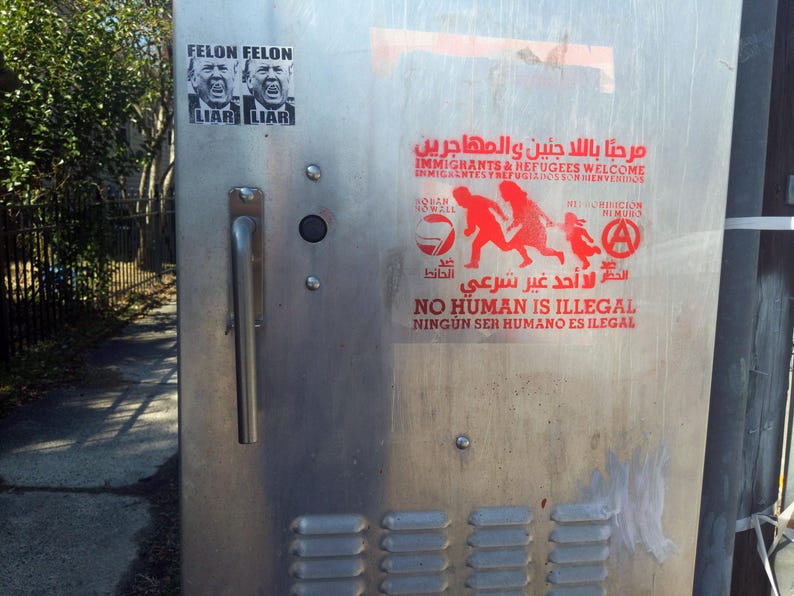 Stencil: No Human is Illegal (stencil 8,75 x 11 inch gesneden uit 7 mil mylar) afbeelding 4