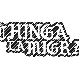 Puede incluir: Dise&ntilde;o gr&aacute;fico en blanco y negro con el texto "CHINGA LAMIGRA" en una fuente estilizada. Las letras blancas tienen rayas diagonales negras sobre un fondo blanco.