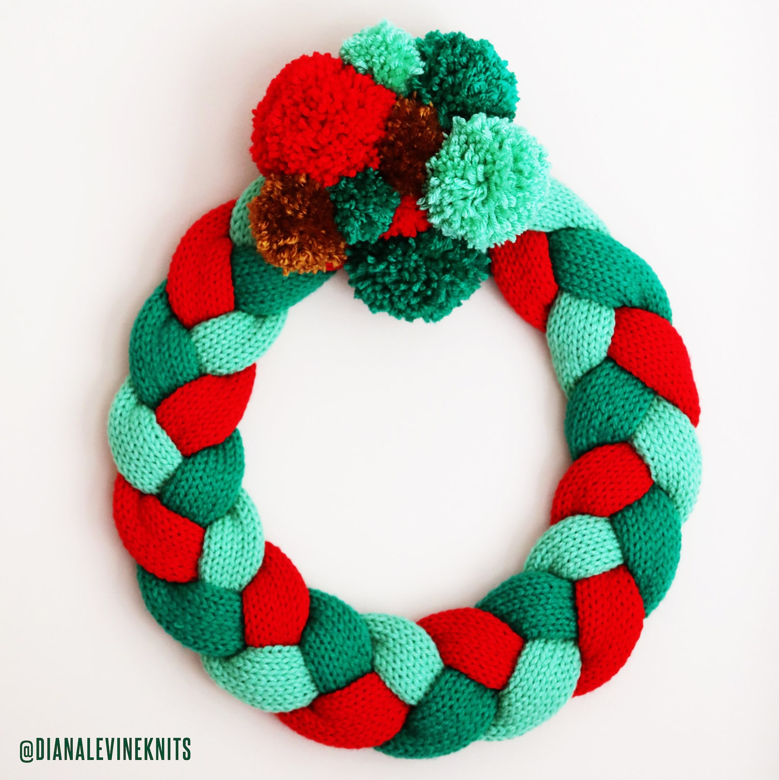Knitted Christmas Wreath 