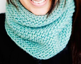 Garter Stitch Cowl (Quick and Easy Knitting Pattern)