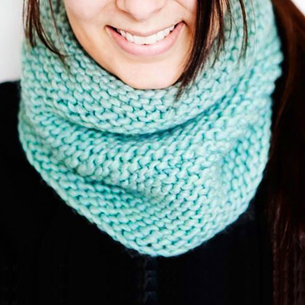 Garter Stitch Cowl (Quick and Easy Knitting Pattern)