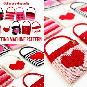 Può includere: Modello per macchina da maglieria per una piccola borsa a forma di cuore. La borsa è realizzata con filato rosso, rosa, bianco e nero. Il modello include istruzioni per lavorare a maglia un cuore sul davanti della borsa.